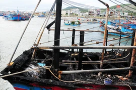 3 tàu cá bị cháy trôi trên biển Sa Huỳnh