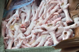 3 tấn chân gà không nguồn gốc bị bắt trên xe tải