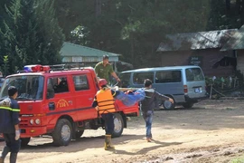 Hai du khách vượt thác Hang Cọp bị nạn