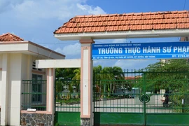 Nữ cán bộ tỉnh ủy đánh người trong sân trường