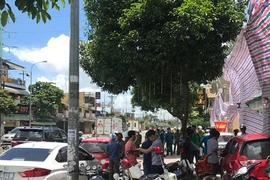Tạm giữ người đập 6 ô tô Grab đậu trước quán nhậu