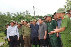 Phó Thủ tướng đến hiện trường 18 nạn nhân bị vùi lấp