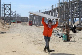 Gần 500 lao động nước ngoài ở Vĩnh Tân chưa có phép 