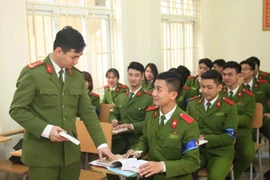Đề xuất giáo sư ngành công an được phục vụ đến 70 tuổi