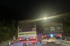 6 ô tô và 1 xe máy tông liên hoàn trên đèo Bảo Lộc