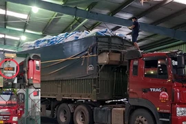 Các công ty, kho, cảng... tiếp tay cho xe quá tải 