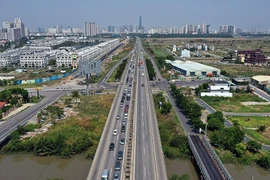 Phát triển đô thị vệ tinh, giải nén, giảm tải cho Đông Nam Bộ