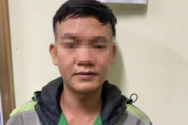 Thanh niên 'chăn dắt' người khuyết tật đi bán tăm, xin tiền 