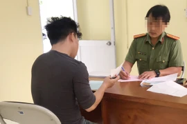 Chủ kênh YouTube 'Dưa Leo' bị phạt