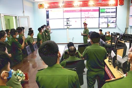 Hệ thống tiếp nhận thông tin khẩn cấp qua ứng dụng Help 114 tại Trung tâm chỉ huy 114 thuộc Phòng PC07. Ảnh: NGUYỄN TÂN