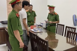 2 giám đốc doanh nghiệp bị khởi tố tội trốn thuế, mua bán hoá đơn. Ảnh: CA