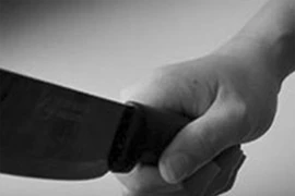 Người đàn ông cầm dao phay đi bộ vô cớ chém gây thương tích 2 người 