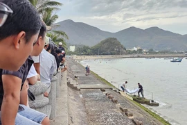 Thi thể người đàn ông cụt chân trôi dạt trên biển Nha Trang