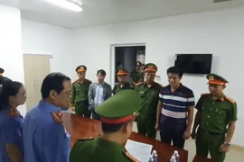 Bắt giam 2 trưởng khoa Bệnh viện Đa khoa vùng Tây Nguyên trong vụ máy tán sỏi ở Đắk Lắk