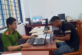 Kẻ cướp giật điện thoại bị bắt sau 2 giờ gây án