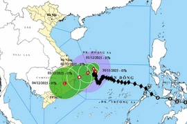Bão số 15 di chuyển rất chậm, gây sóng lớn ven bờ Đà Nẵng – Khánh Hòa