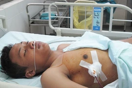 Học sinh cầm dao xông vào lớp đâm trọng thương bạn học