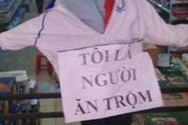Có nên tạm giam 4 nhân viên siêu thị trói nữ sinh bắt đeo biển “tôi là người ăn trộm“?