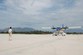 Bàn giao và ra mắt Phi đội DHC-6