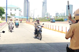 Từ 2015, xe gắn máy ở TP.HCM phải đóng phí đường bộ