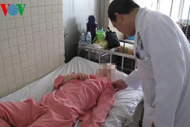 Chồng đánh vợ đến hôn mê, liệt nửa người bên trái