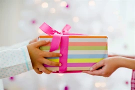 'Nhìn gói quà Tết nghi là rất nhiều tiền, hóa ra... đường Thốt Nốt'