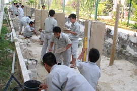 Xét xử người nghiện: Thẩm phán không đủ tiền xăng xe đi lại