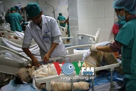 Nhảy vào biển lửa cứu con, người mẹ bị bỏng nguy kịch