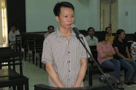 Lừa chạy việc kiêm luôn làm bằng giả, 12 năm tù