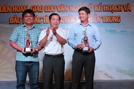 Giám đốc sở 30 tuổi 'đạt một số tiêu chuẩn của ngạch chuyên viên chính'