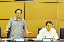 Chúng ta đang vay toàn tiền 'đực' không đẻ được ra tiền