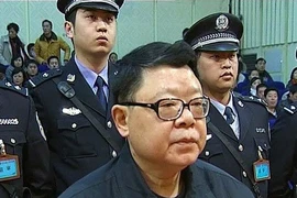 Tiền tấn, quà 'khủng' chất đầy nhà quan tham dịp tết