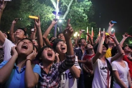 Bắn pháo hoa: Mãn nhãn hay lãng phí?