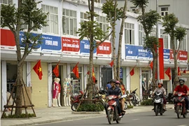 Quận Thanh Xuân nói gì về biển hiệu 'đồng phục xanh đỏ' ở phố kiểu mẫu?