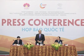 Thủ tướng Nguyễn Xuân Phúc chủ trì họp báo quốc tế