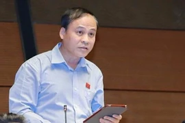 'Cán bộ đánh golf là quyền tham gia thể dục thể thao'