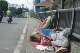 Vứt chăn, nệm cũ ra đường: Phạt đến 7 triệu!