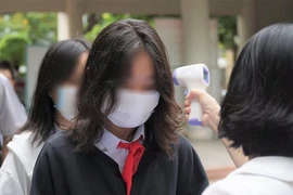 Khi học sinh mê soi hàng hiệu của nhau