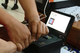 Người dân làm thủ tục cấp CCCD tại Công an quận Gò Vấp, TP.HCM. Ảnh: NGUYỄN TÂN 