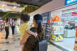 Vợ mang thai với người khác, chồng có được quyền giành con?