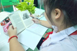 Kỷ luật bằng đọc sách sẽ giúp học sinh rút ra bài học, trải nghiệm cảm xúc tự thân thông qua những câu chuyện. Ảnh: NGUYỄN QUYÊN