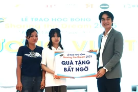 Trao nhiều suất học bổng, 'chắp cánh ước mơ' cho sinh viên xã đảo Long Sơn