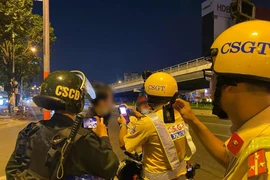 CSGT tăng cường kiểm tra nồng độ cồn dịp Tết: Bạn đọc ủng hộ!