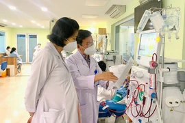 Bạn đọc ủng hộ tăng phụ cấp trực của nhân viên y tế 