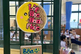 Thầy giáo trẻ với giờ học hạnh phúc 