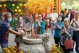 Đi lễ chùa đầu năm: Gửi ước vọng, hướng thiện tâm