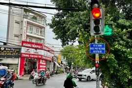 Nên bật đèn xi nhan trước bao nhiêu mét?
