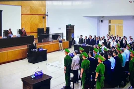 Chủ toạ chúc mừng sinh nhật bị cáo tại phiên tòa: Cử chỉ nhỏ, thông điệp lớn!