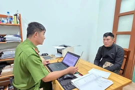 Hành khách dùng đũa tấn công tài xế taxi có bị tội hình sự?