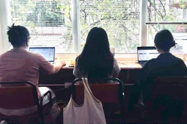 Khách để laptop 'giữ chỗ', nếu mất hoặc hư hỏng thì quán cà phê có phải bồi thường?